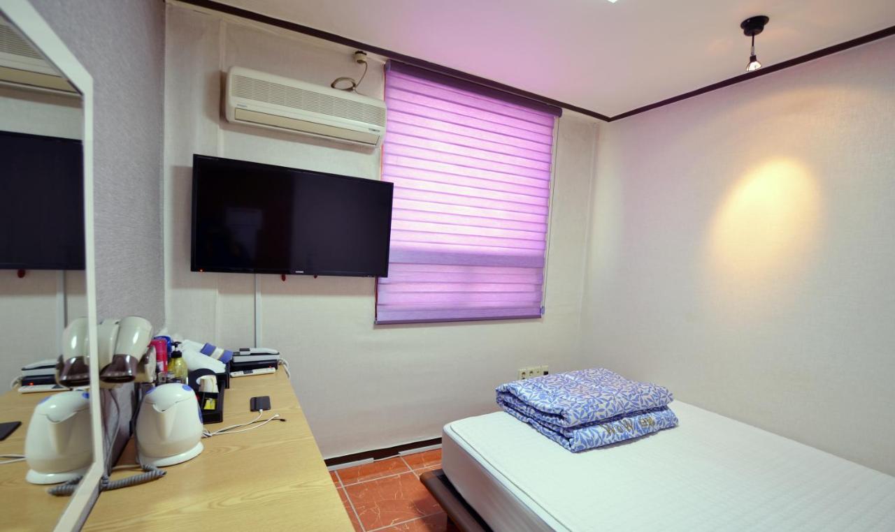 Wow Motel Busan Bagian luar foto